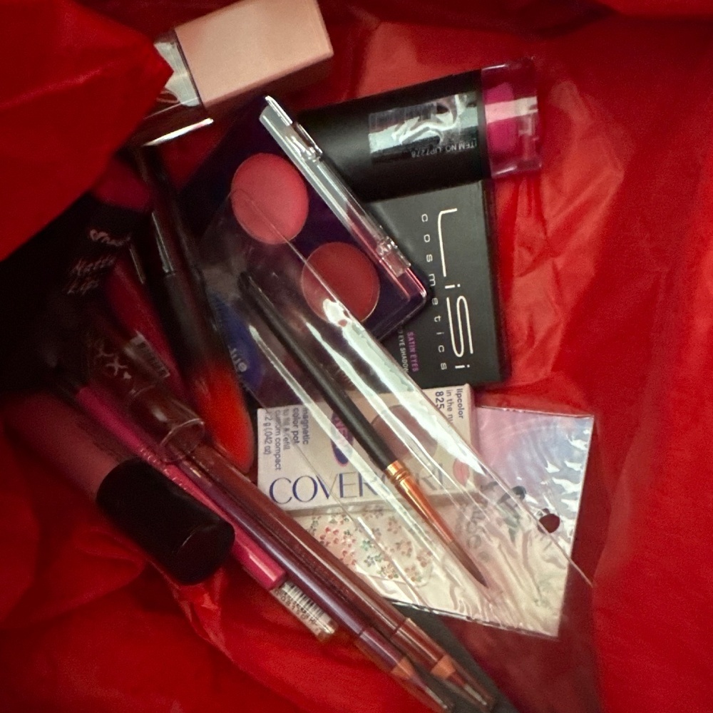 Makeup Mystery box! Full sized, department brands like Covergirl, Maybelline,..)